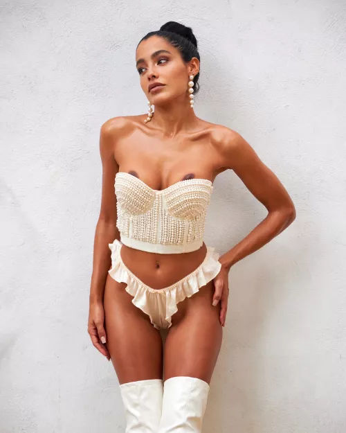 i love the contrast of white on my brown skin