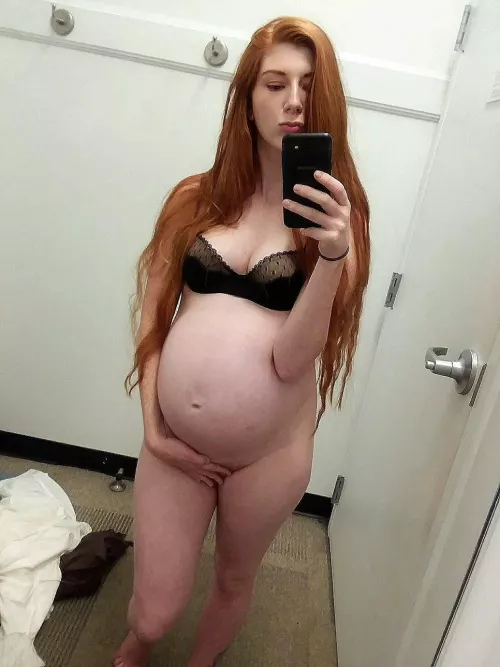 I miss being pregnant...Cum on my preggo.belly
