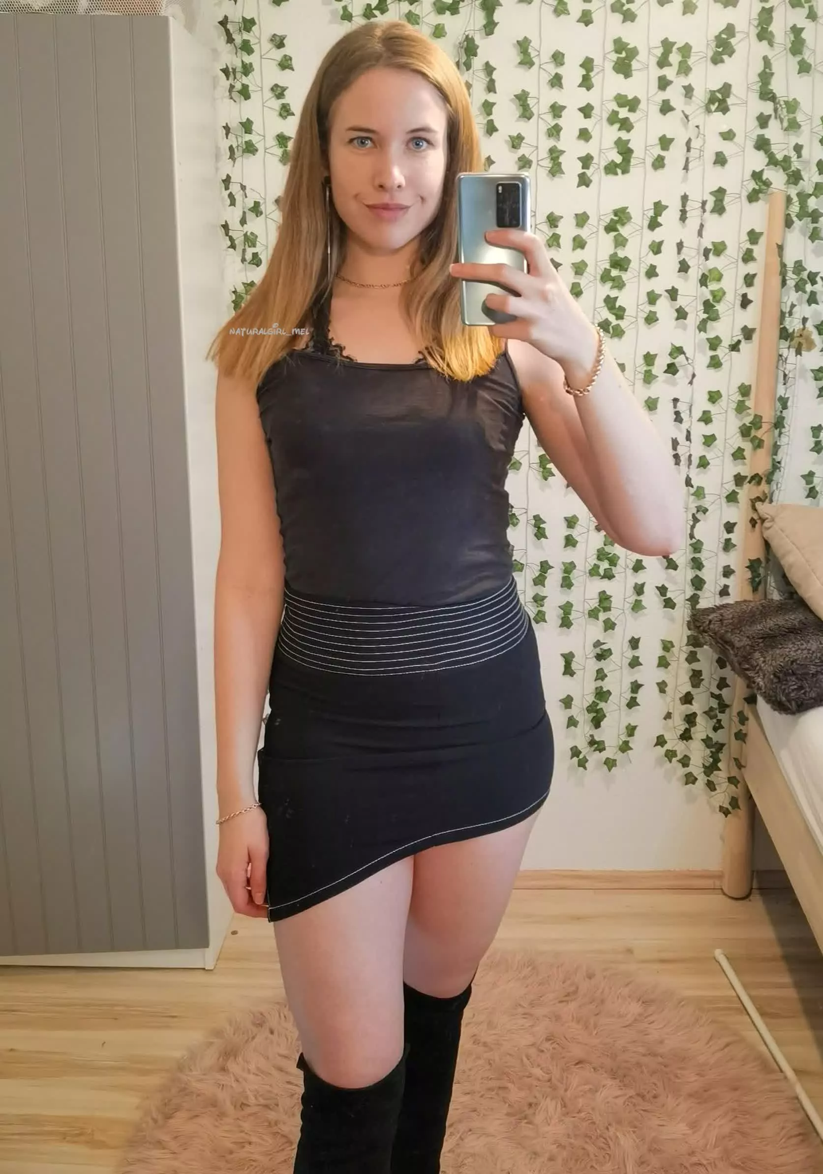 I'm feeling pretty in black 🖤 [F]