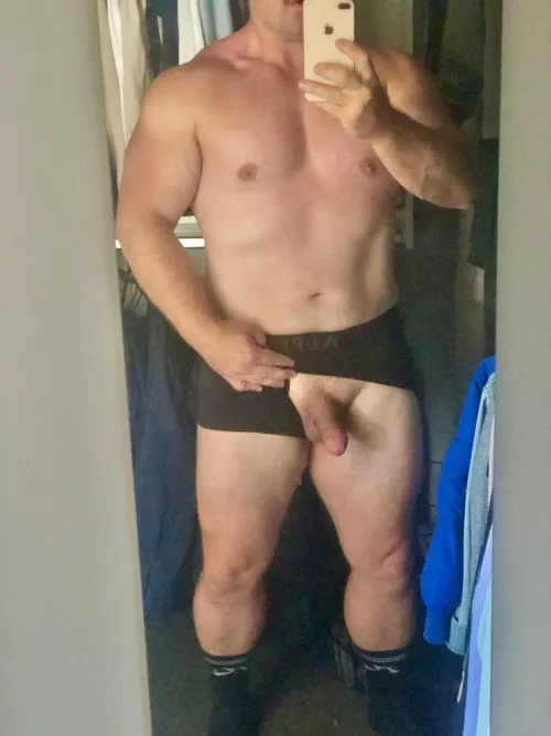 I’m I looking alright for a (42)yo dad?