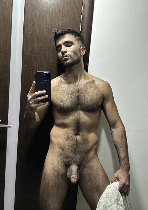 It's trendy 🤭😮‍💨 right now to take selfies when you get out of a hot shower😏🥵💦