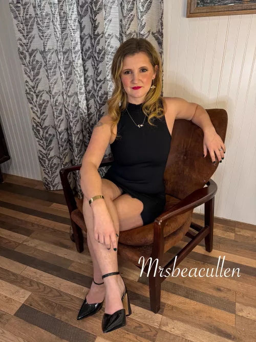 Just a simple black dress [f]