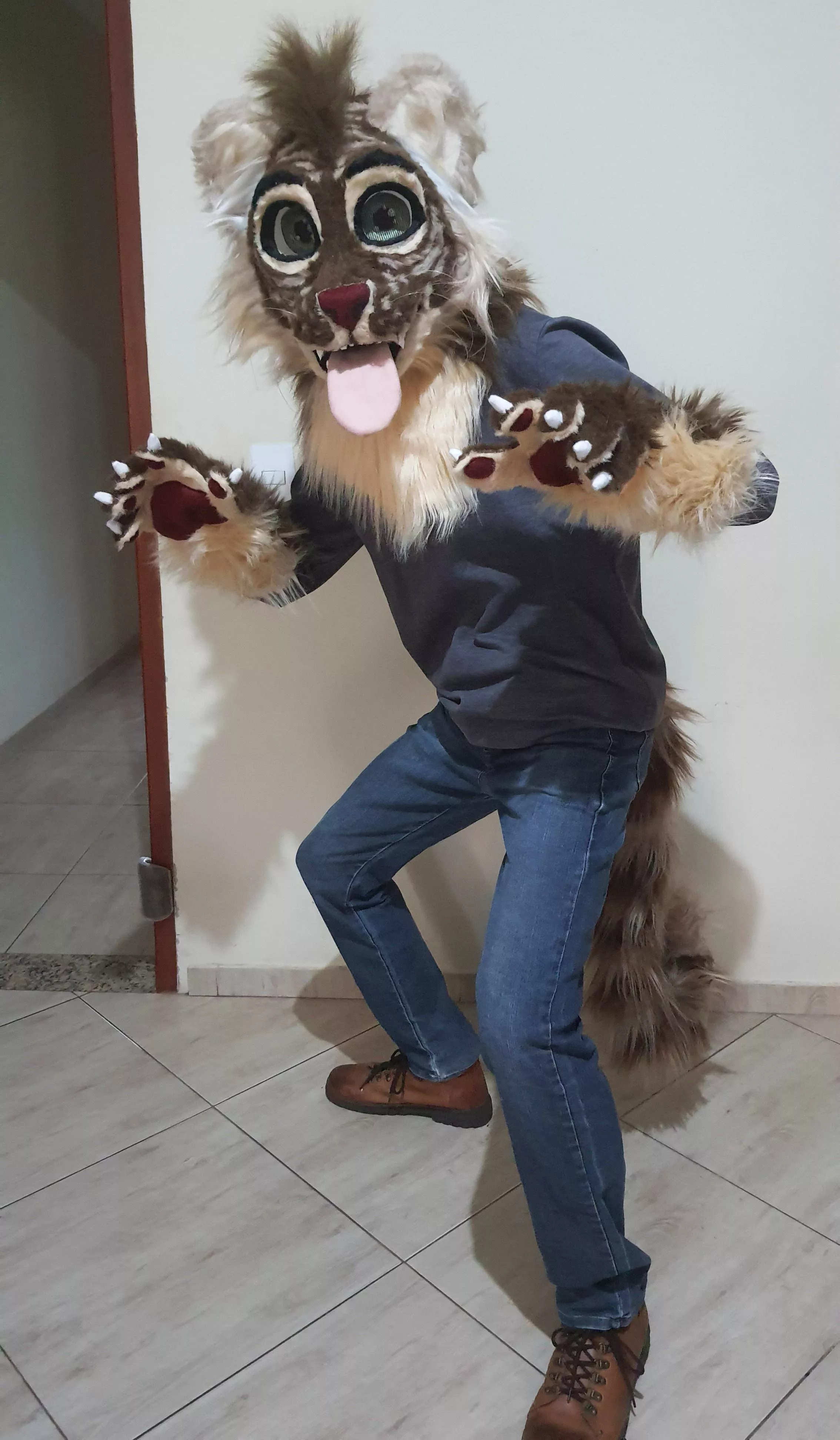 Kurroe the tiger partial fursuit is ready! More of my work at comments