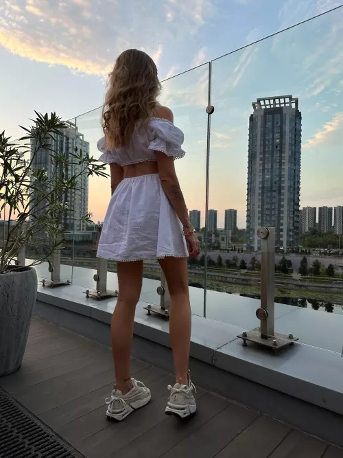 Nobody knows, but in this photo I'm without panties