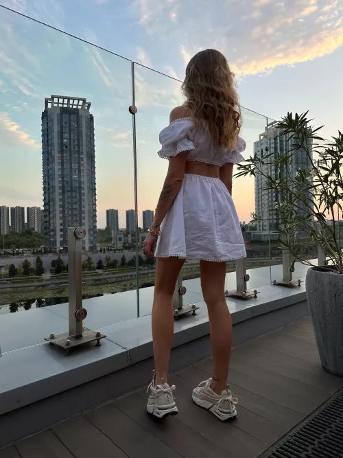 Nobody knows, but in this photo I'm without panties