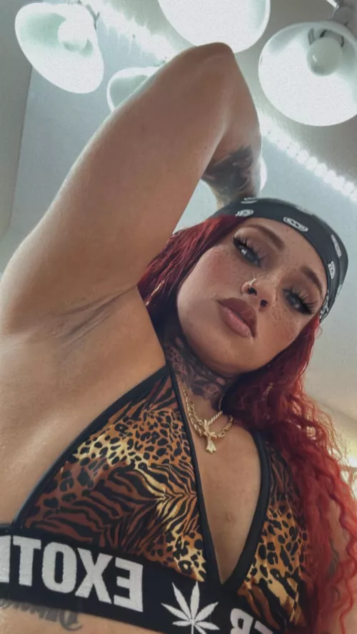 Now be a good boy and start to lick my armpits