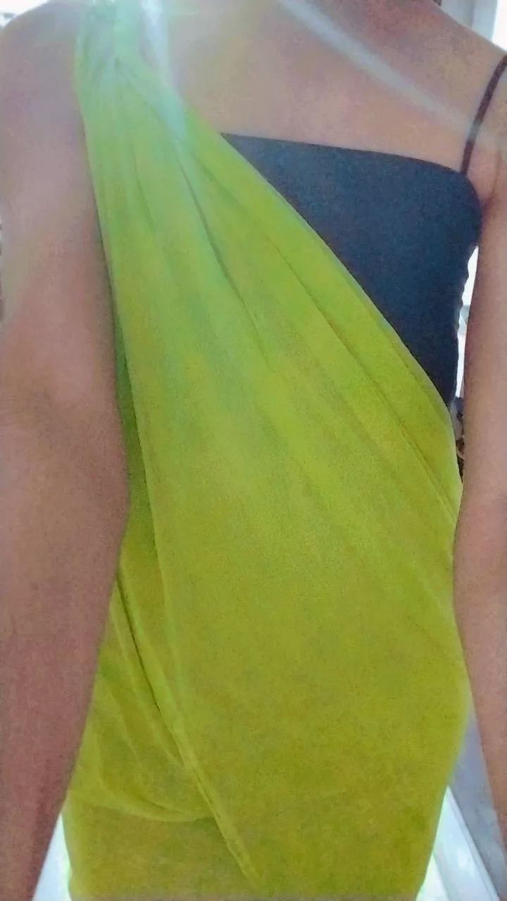 Pov:- your sanskari Bahu serving you chai 😊