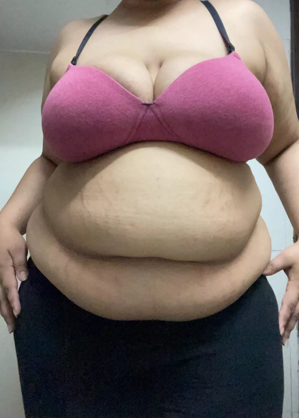 This belly wants attention 🥺🤰🏻