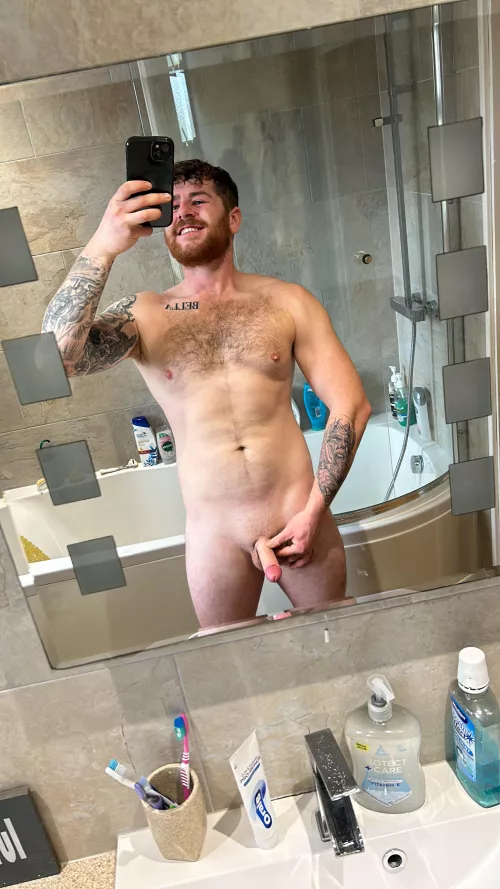 Ti(m)e off work means more time for Reddit n posting nudes! 24