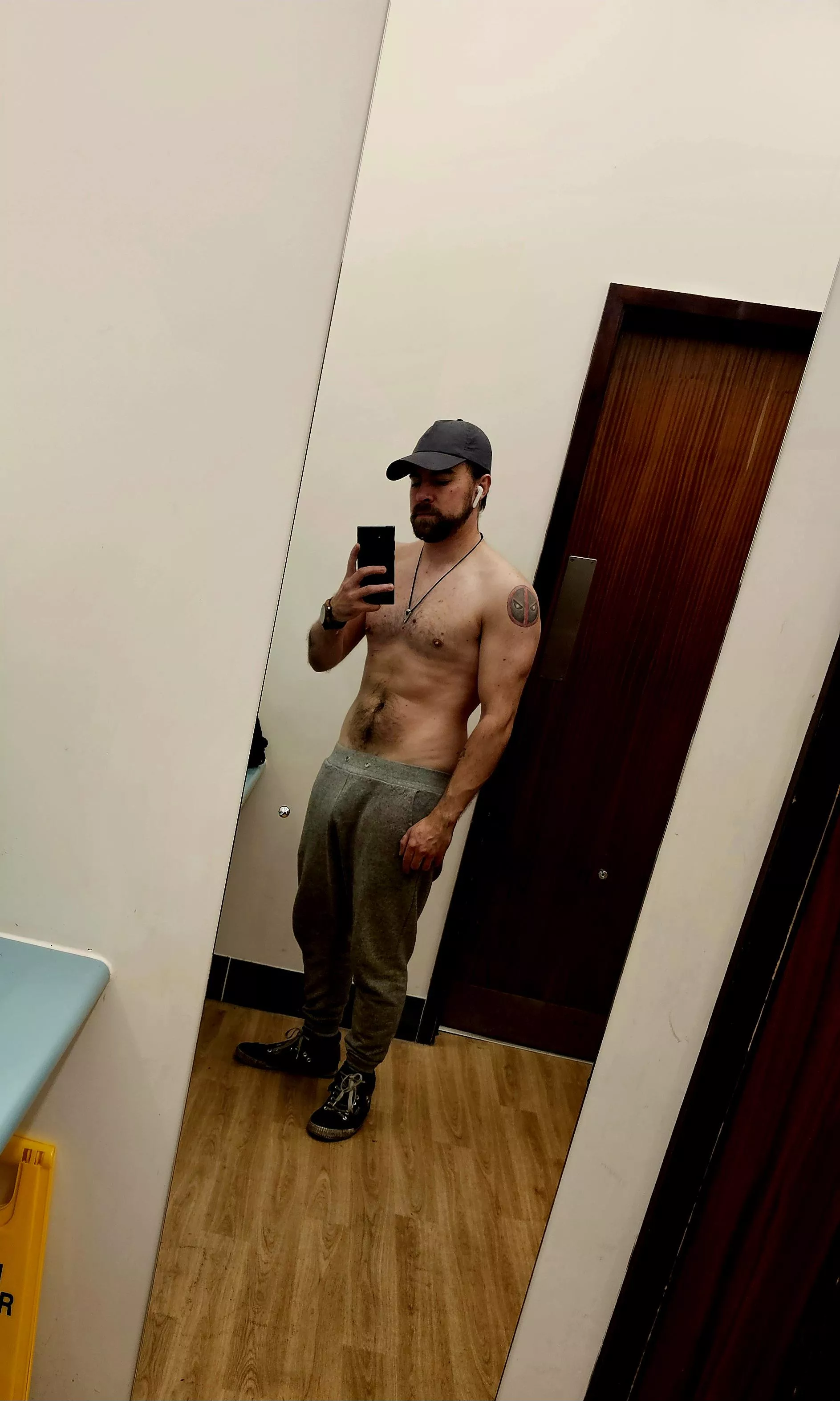 Who doesnt love grey jogger season 😉