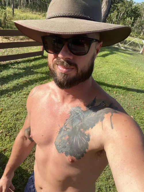 Who wants to come get sweaty out on the farm 💦