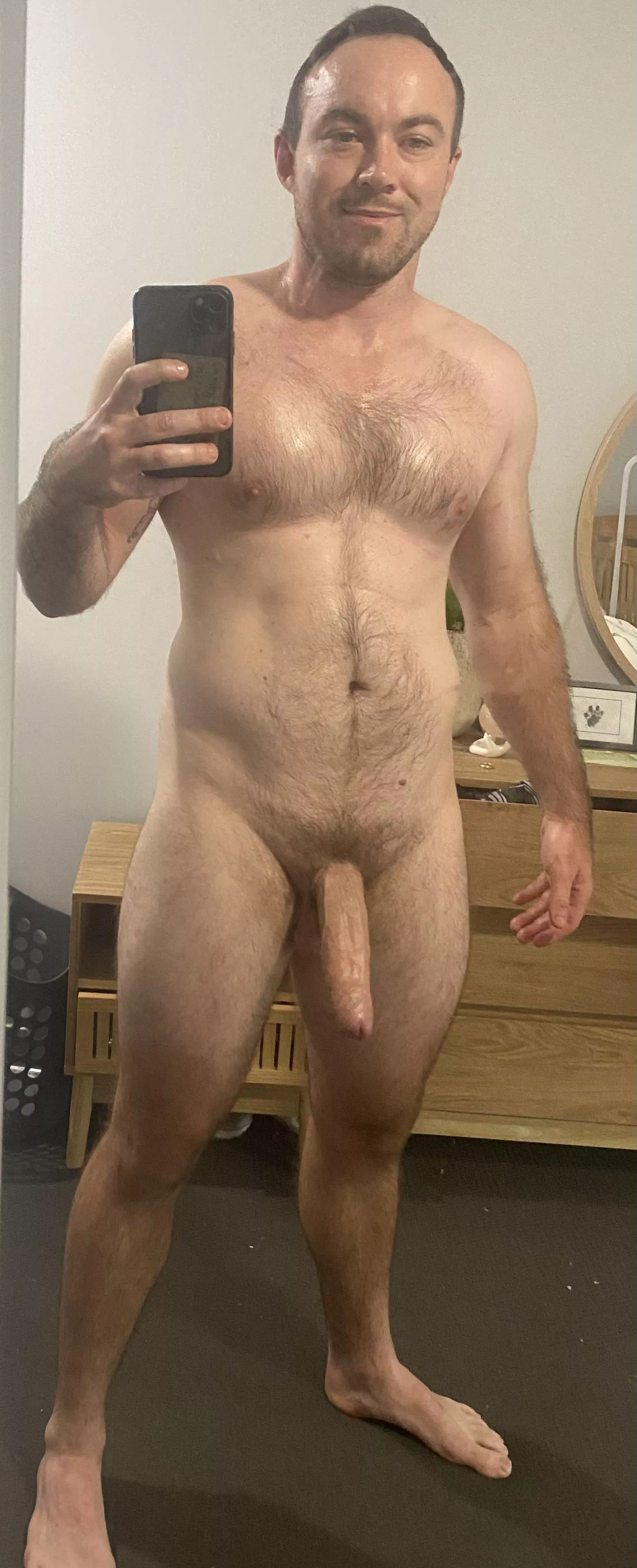 Who’d get on their knees for me 😈