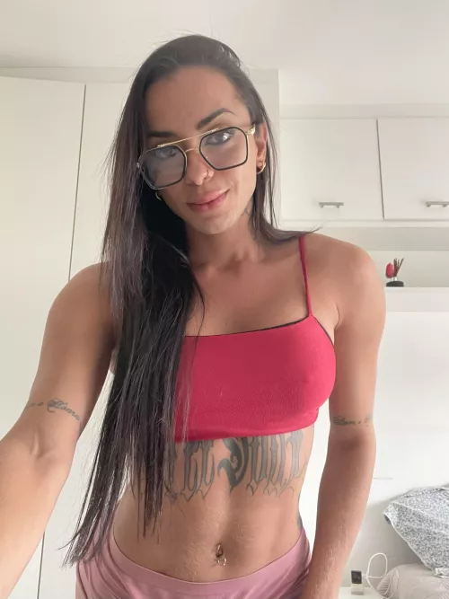 Women with glasses are generally sexier