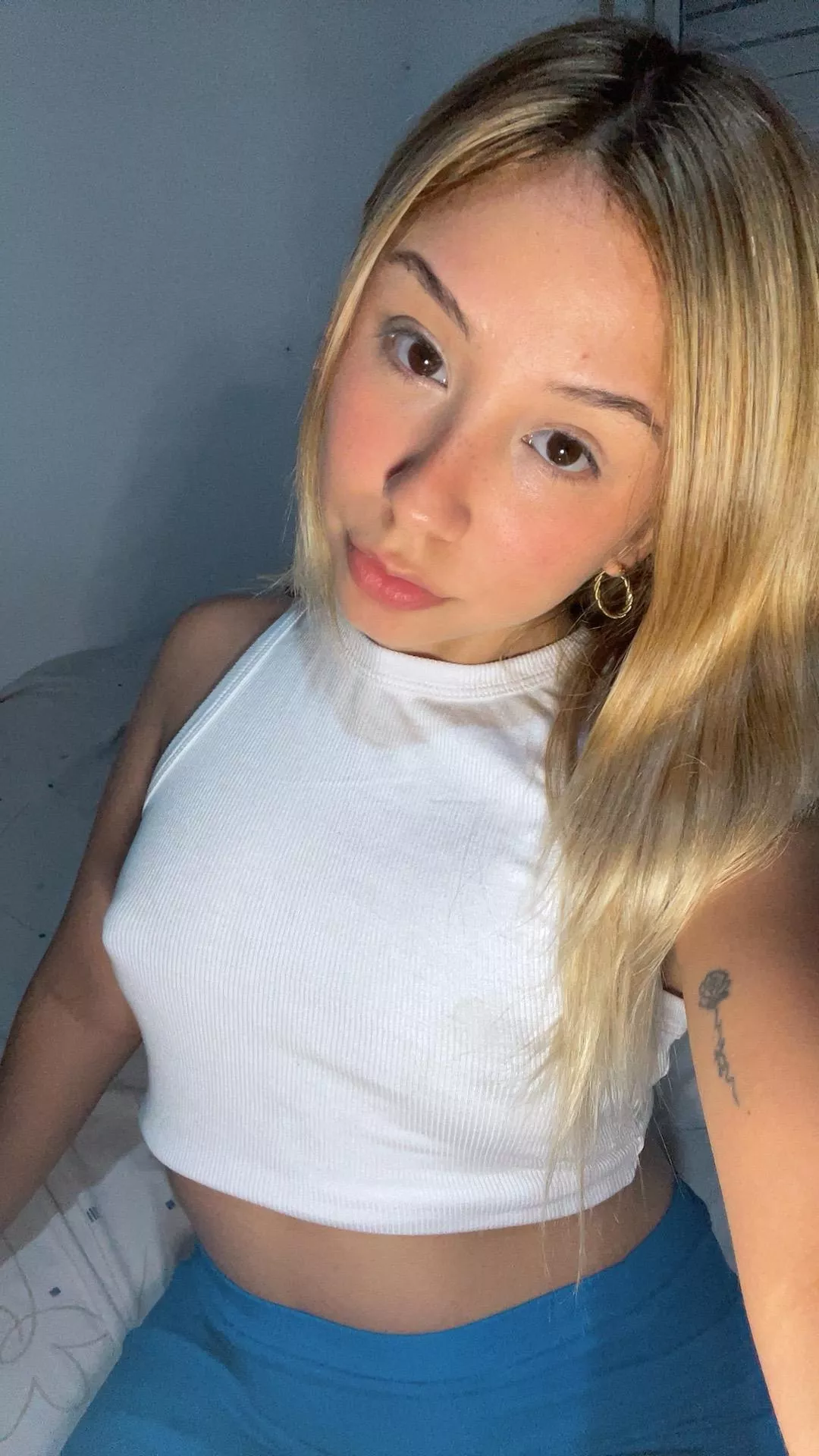 Would you let your GF to walk in a crop top with a bra?