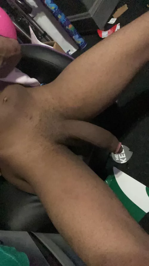 19. bored. hmu with a pic maybe?