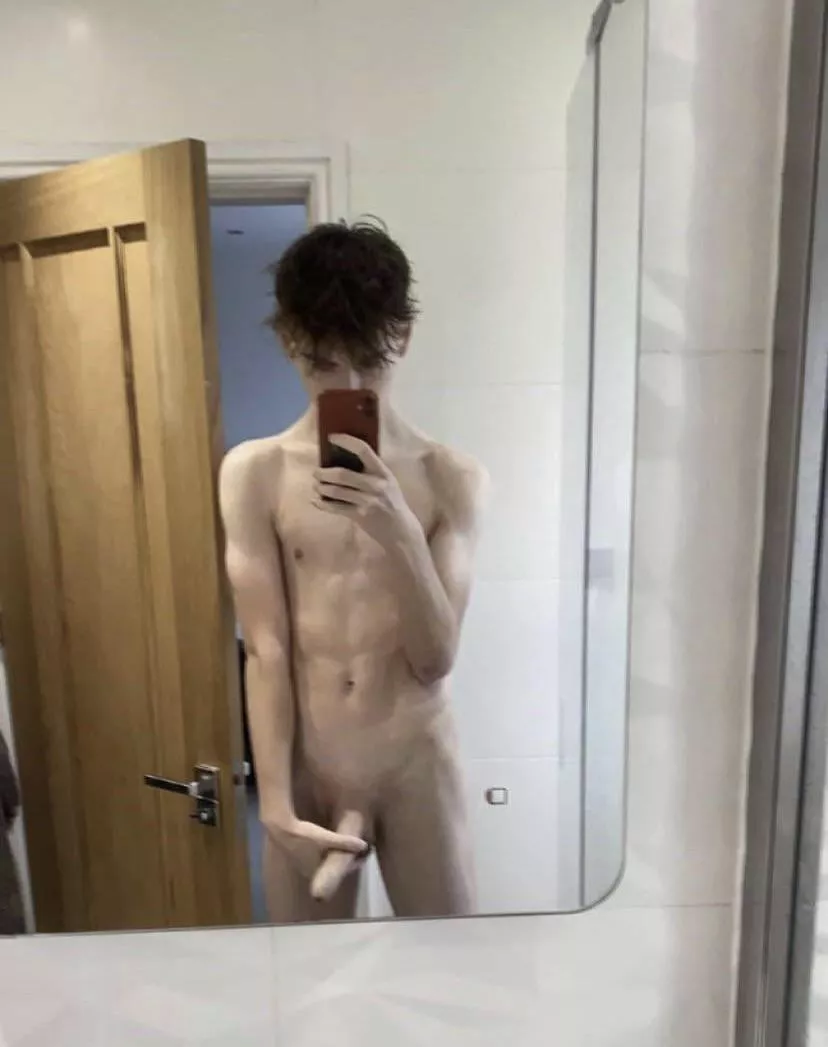 20 m Princes_j10174 who’s gonna help me cum 💦