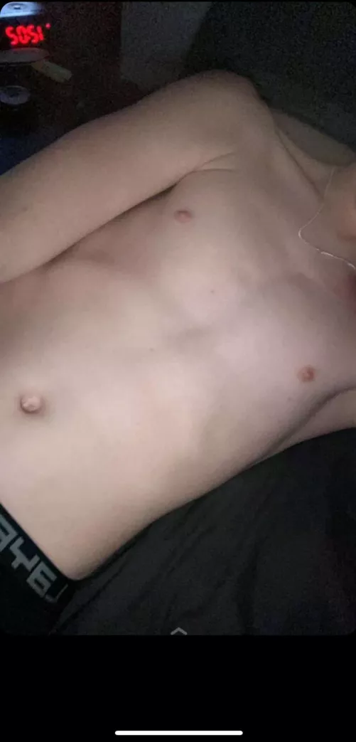 20. Slim bottom boy. Into long term with a sexy, muscle daddy! I can also video call! I'll do anything you ask! Be older, verbal and show face more pics in profile. Add me! hlarmey