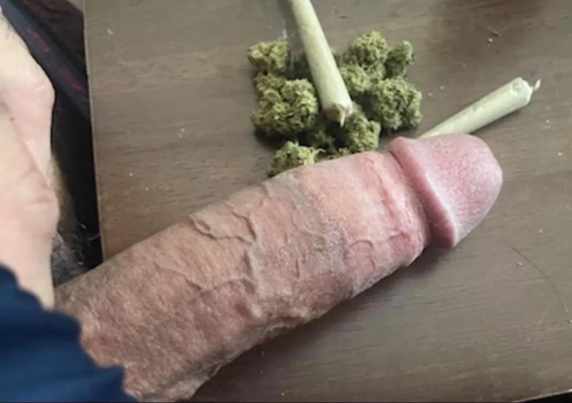 After dinner sesh 🌿💨🤘🏽🤘🏽💨🌿[m]