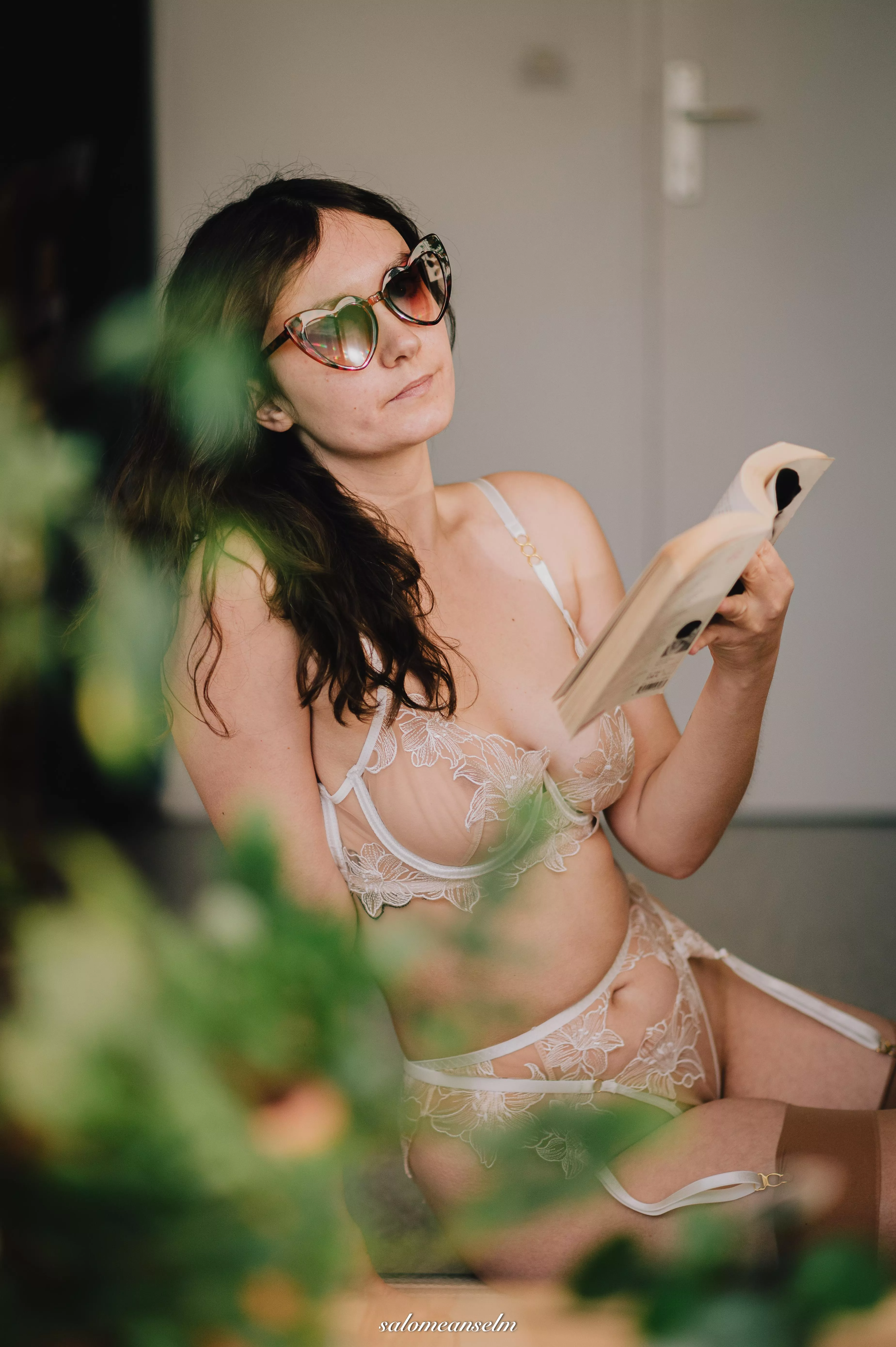 Between the lines of a book, between the laces of a lingerie, the art of captivating