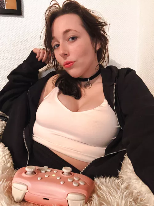 Currently playing a pretty old game, I’ll let you guess which one (and my hairbrush is obviously gone missing)