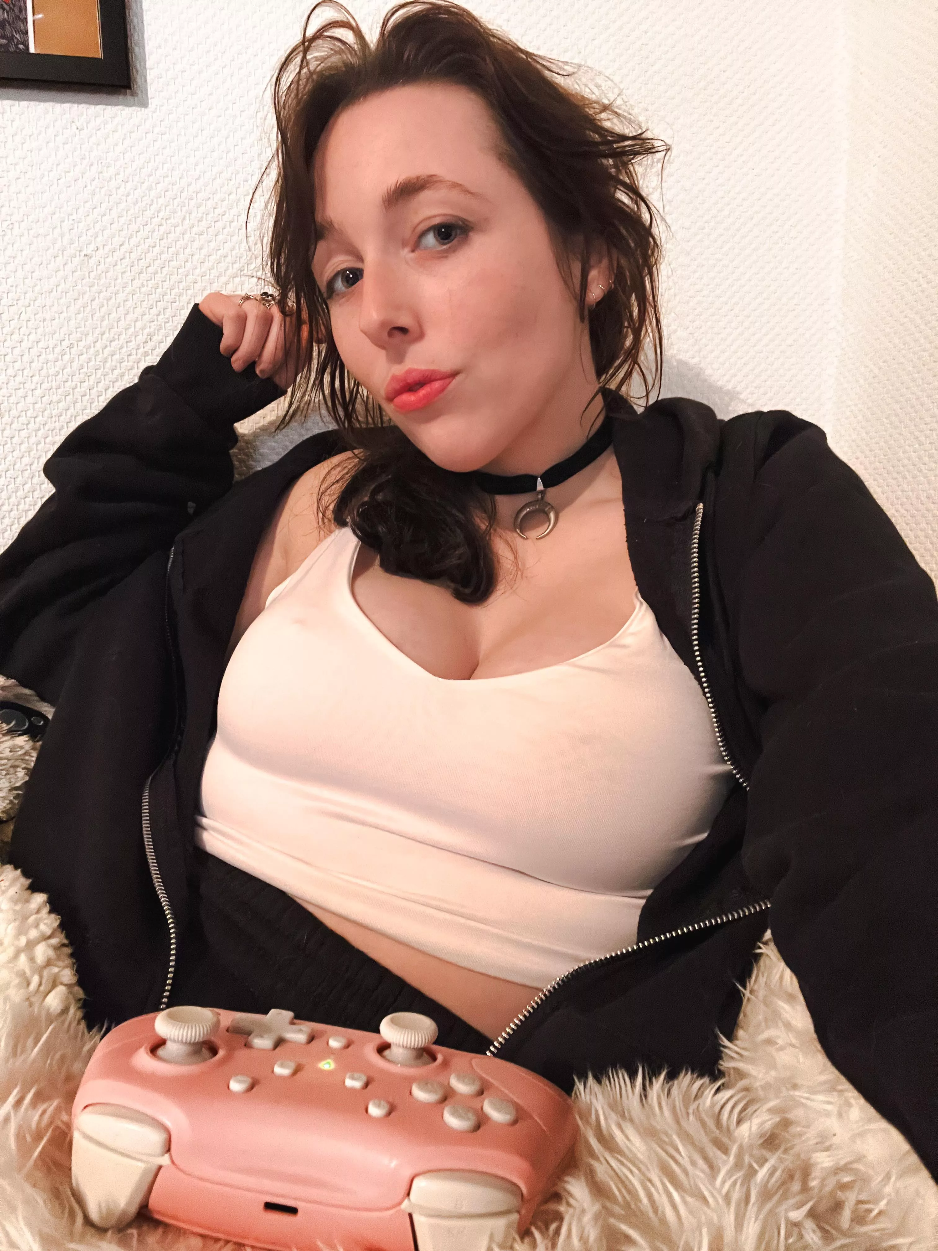 Currently playing a pretty old game, I’ll let you guess which one (and my hairbrush is obviously gone missing)