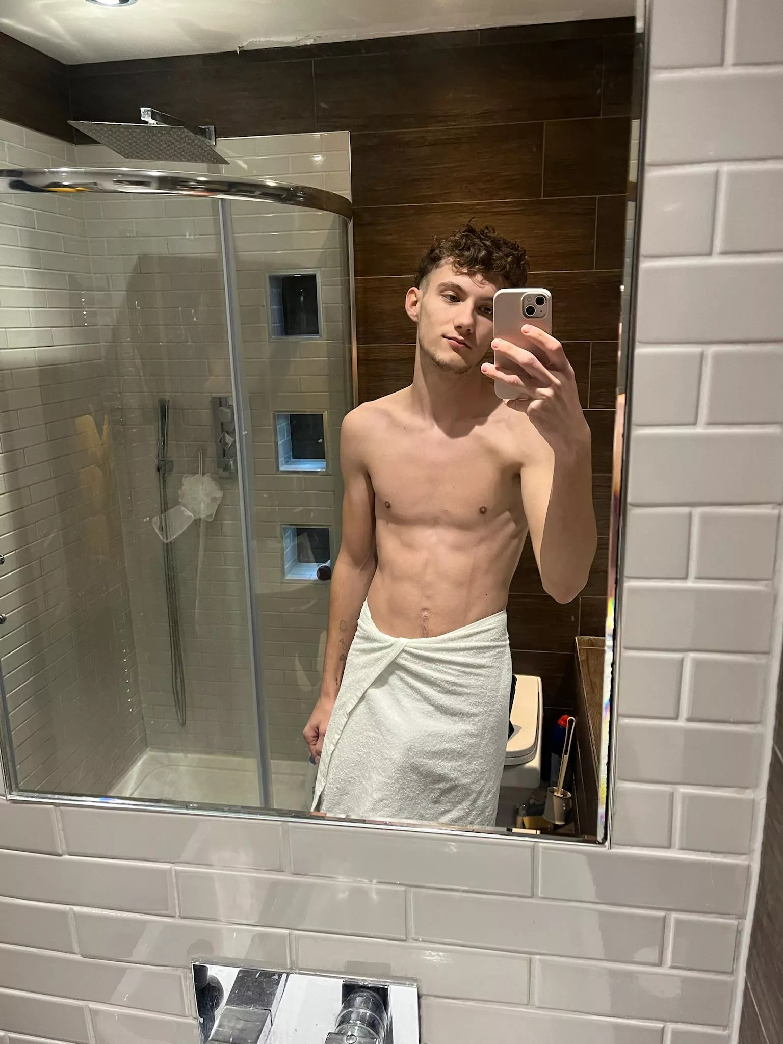 Feeling lonely after my shower 🚿