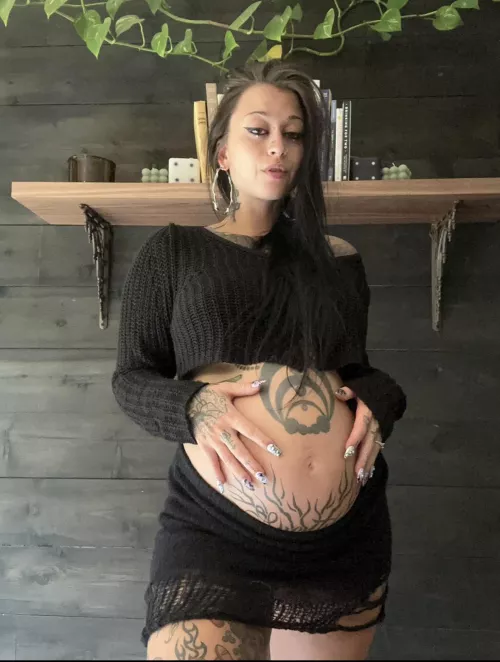 Goth bump🖤🖤🖤