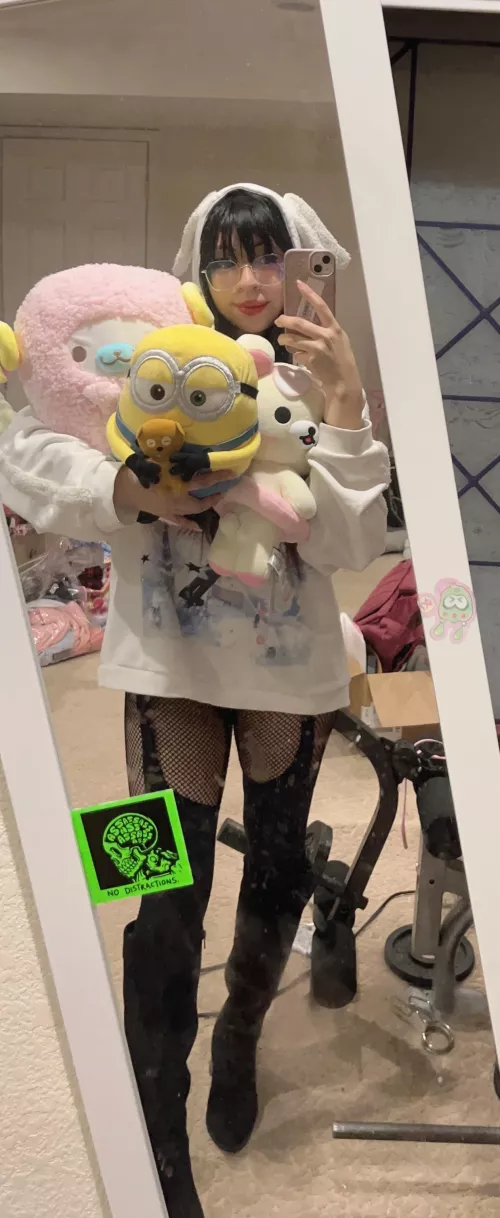 hands too smol to carry my new friends >///< ;;