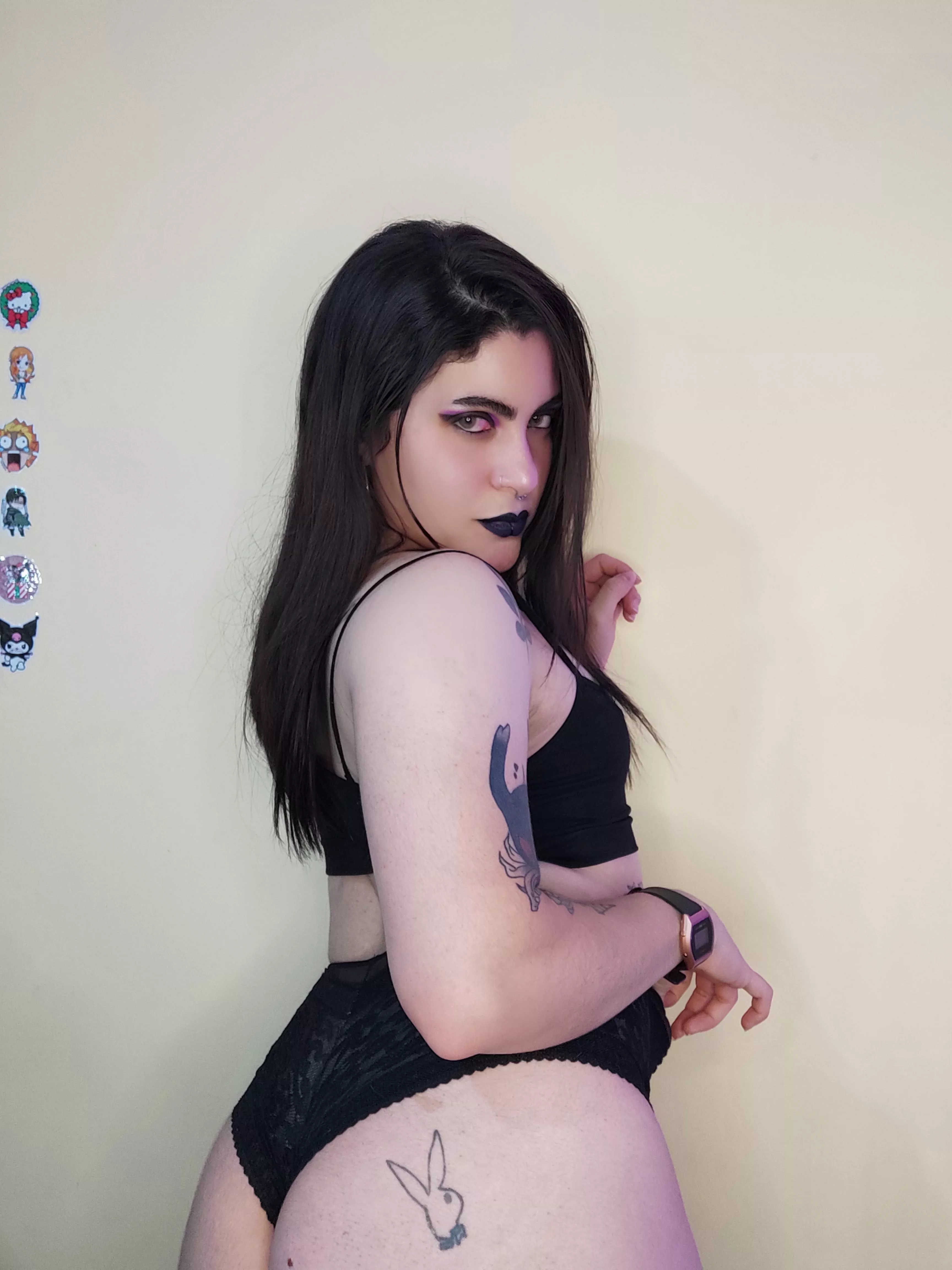 Hey, come a little closer.. have a feel of my booty, lol i dont bite