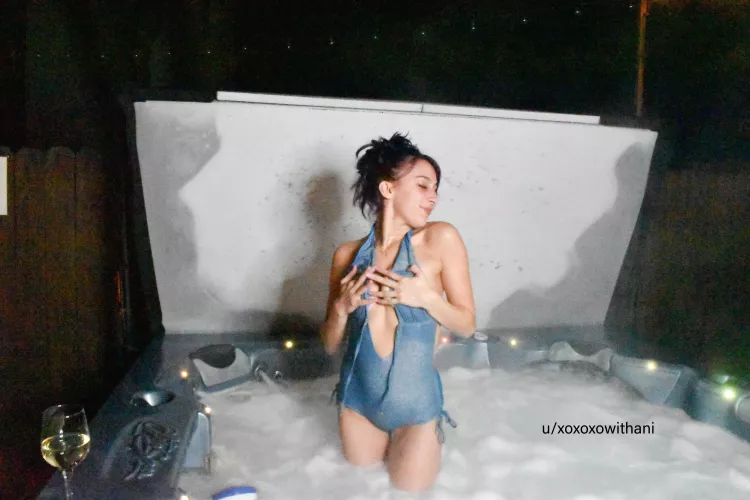 Hot tub and chill baby. [OC] [Self] 💜