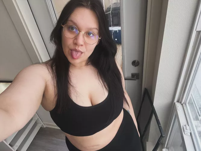 I haven’t worn makeup in a while and for the first time in my life I’m starting to like the way I look without it!