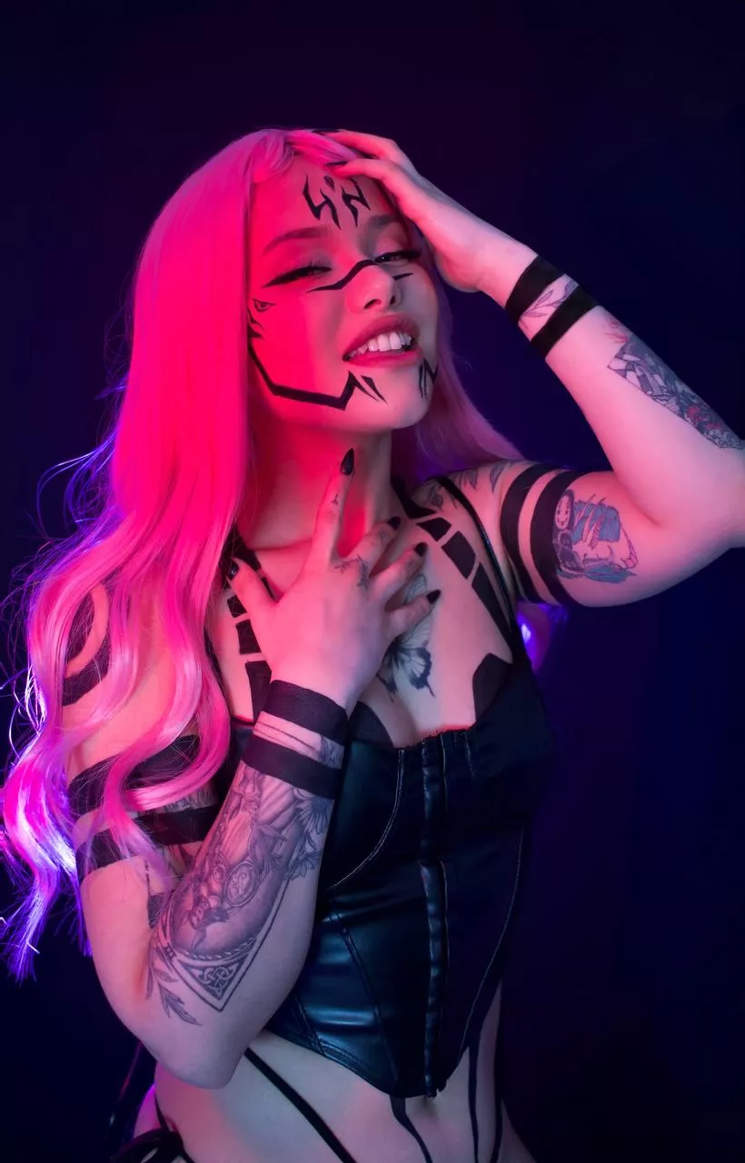 I love it when my hair is pulled tight