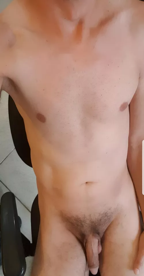 I love posting nudes 🤭