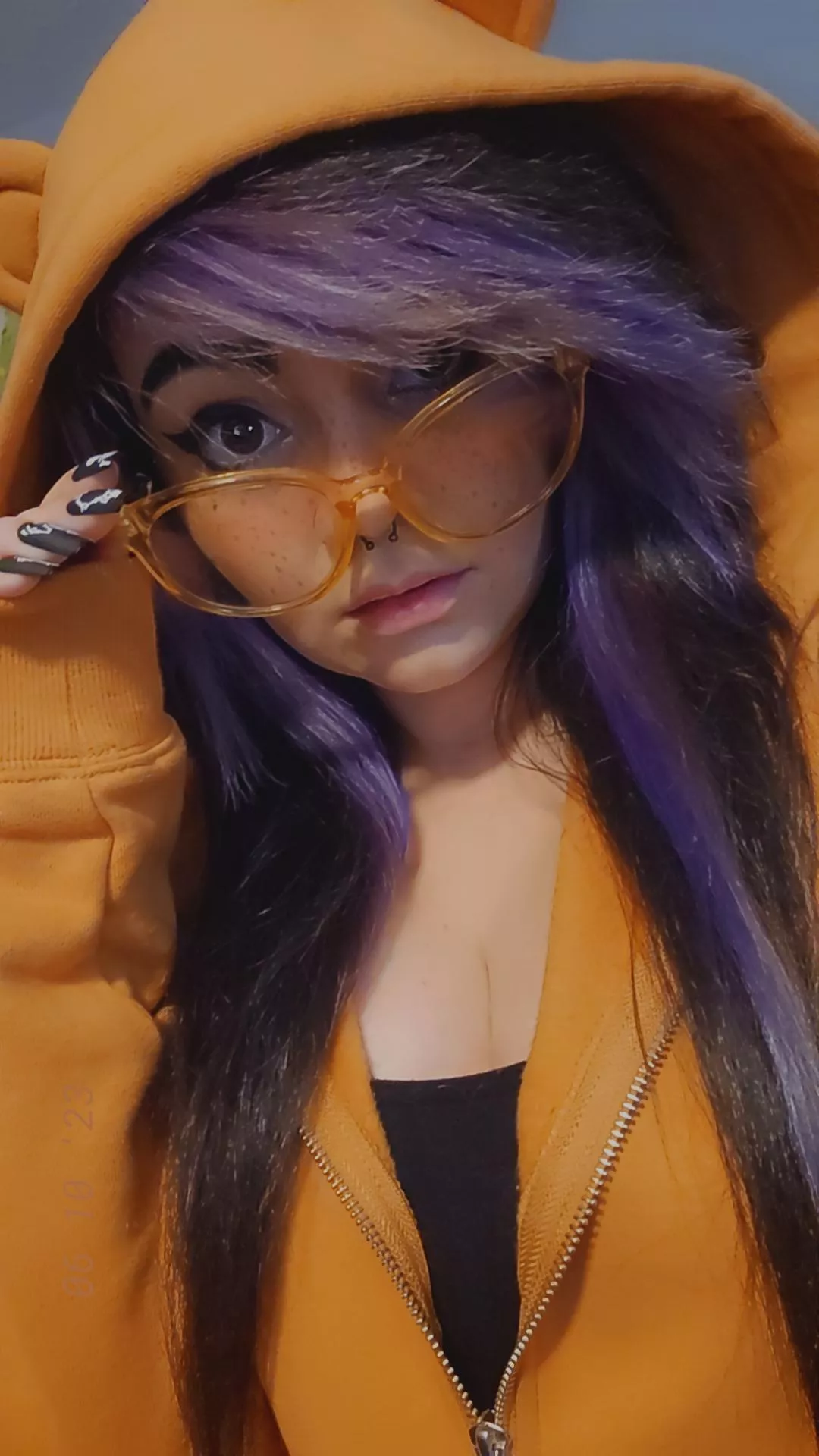 I love these frames with this hoodie ;) [OC]