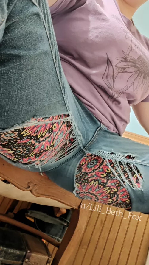 If I didn't have leggings underneath these jeans... You'd be getting one hell of a view