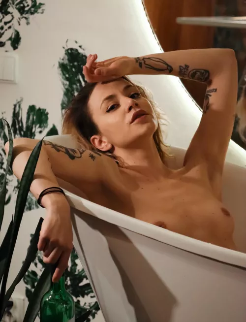 If I sent you bathtub nudes, would you jerk off them?