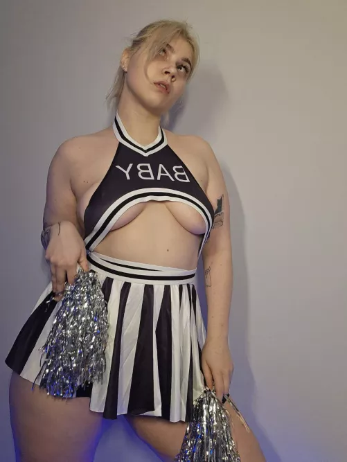 I’m always so wet and horny 🥹