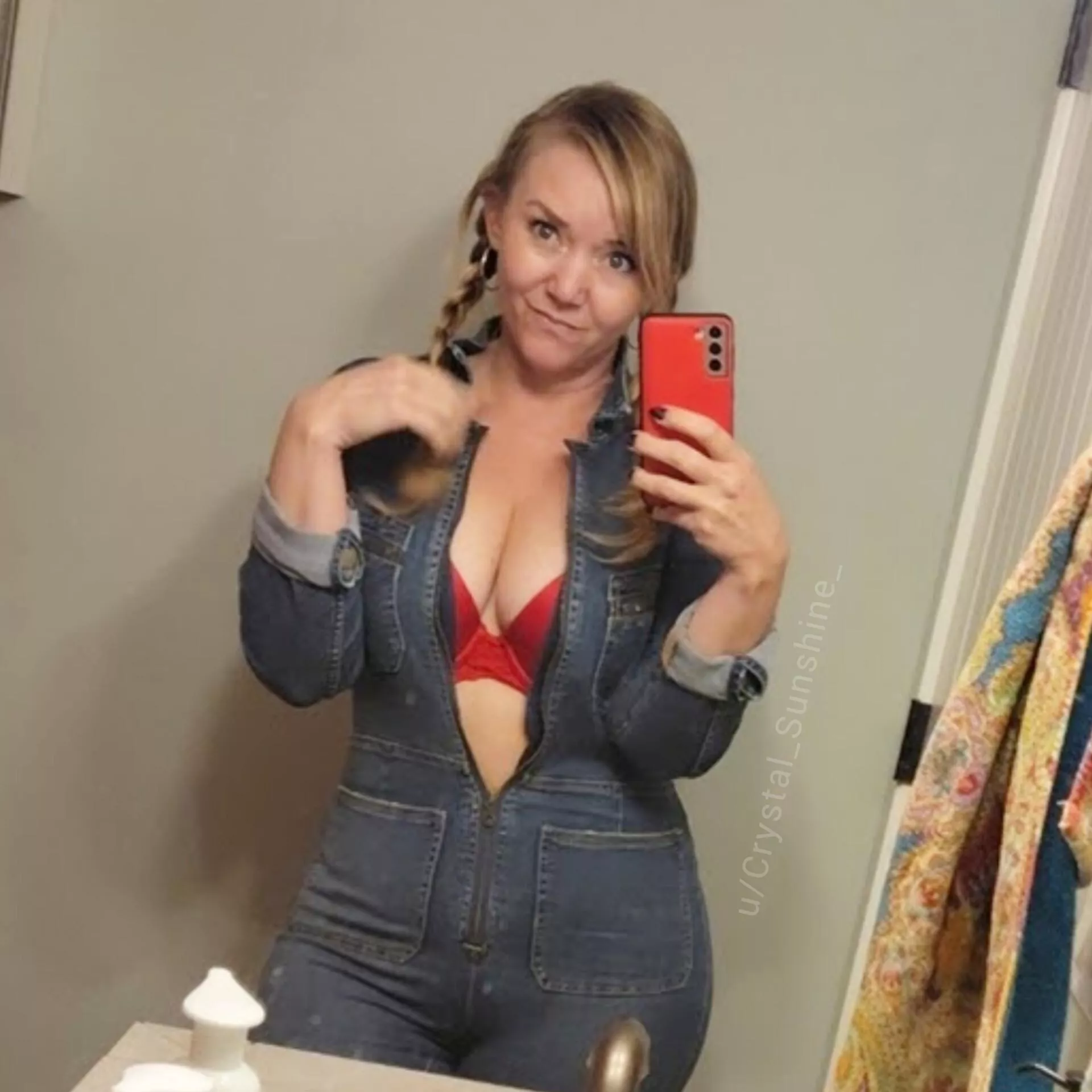 Is the red underneath nice surprise? [F50]