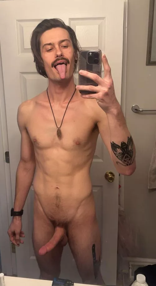 It’s raining but I wanna make you wet