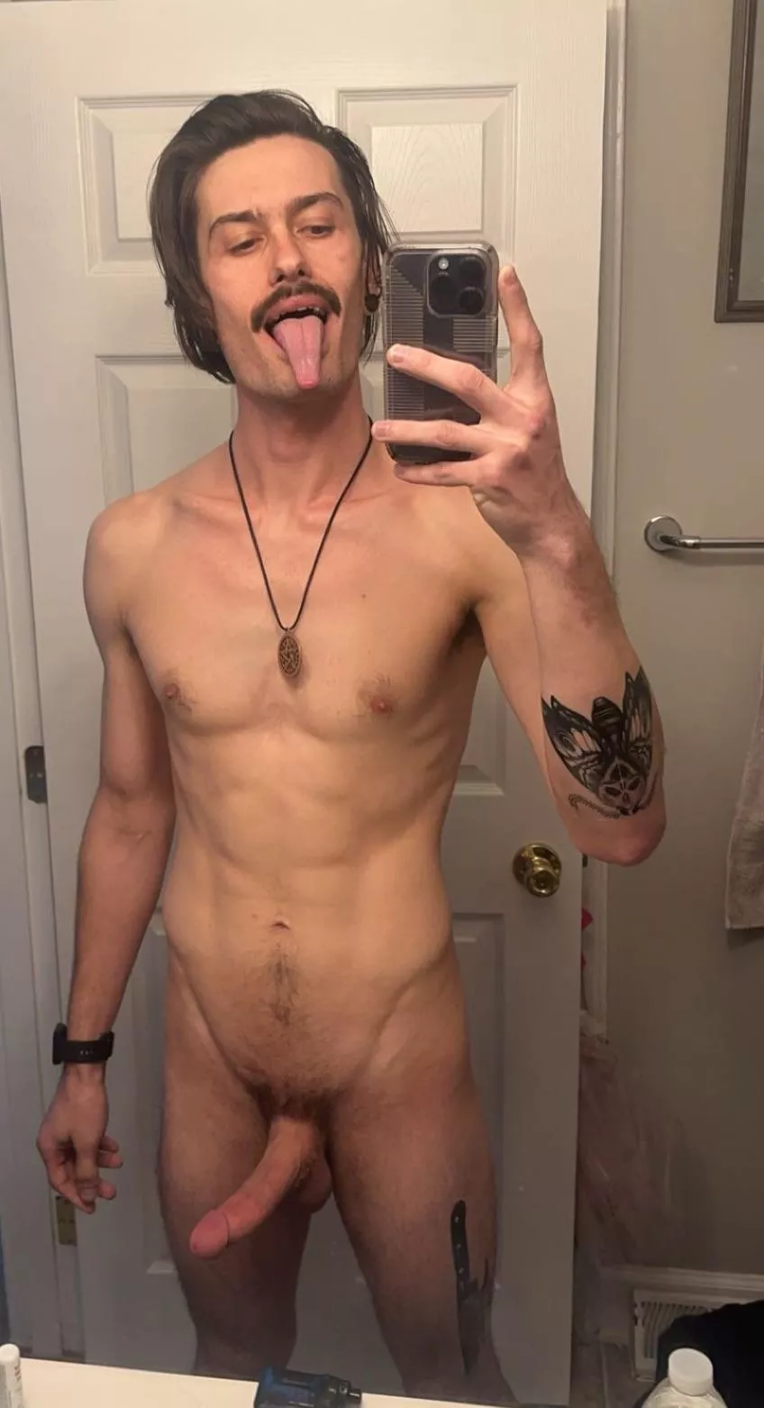 It’s raining but I wanna make you wet