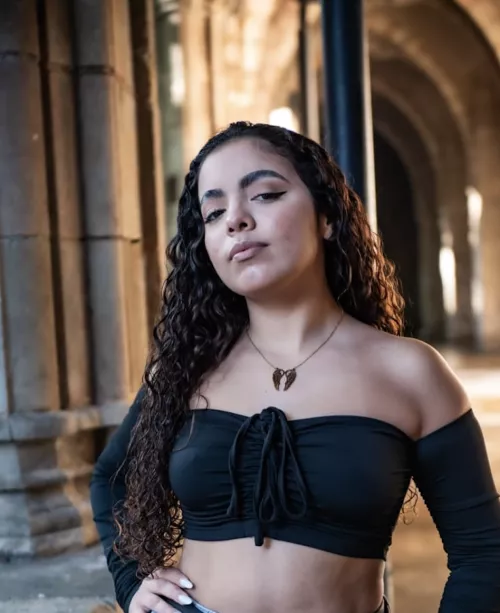 IUTR Pretty face good hair, take me on a date.