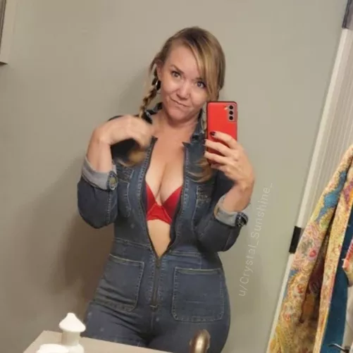 Just a peek of Milf heaven [F50]