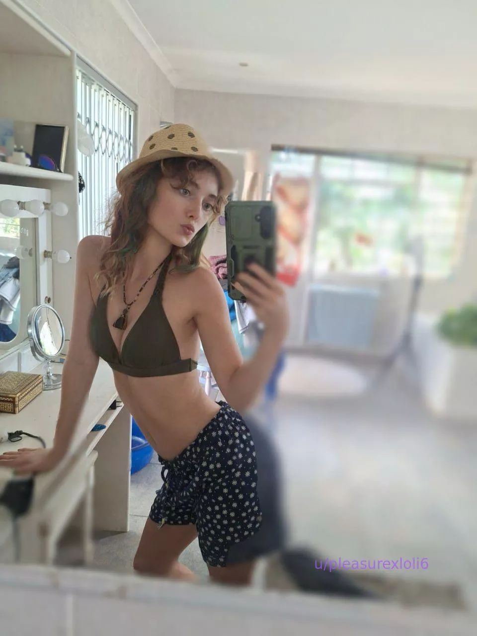 just chillin with my hat on, who wants to join? ;) bed is free rn. F18