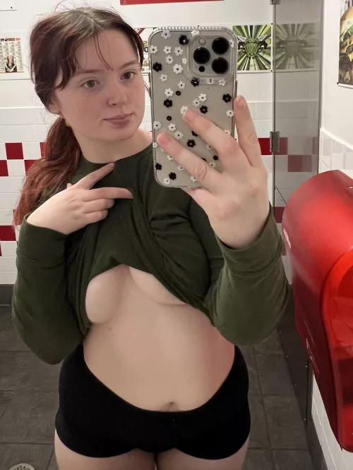 Just showing off my booba , nothing to see here [IRTR]