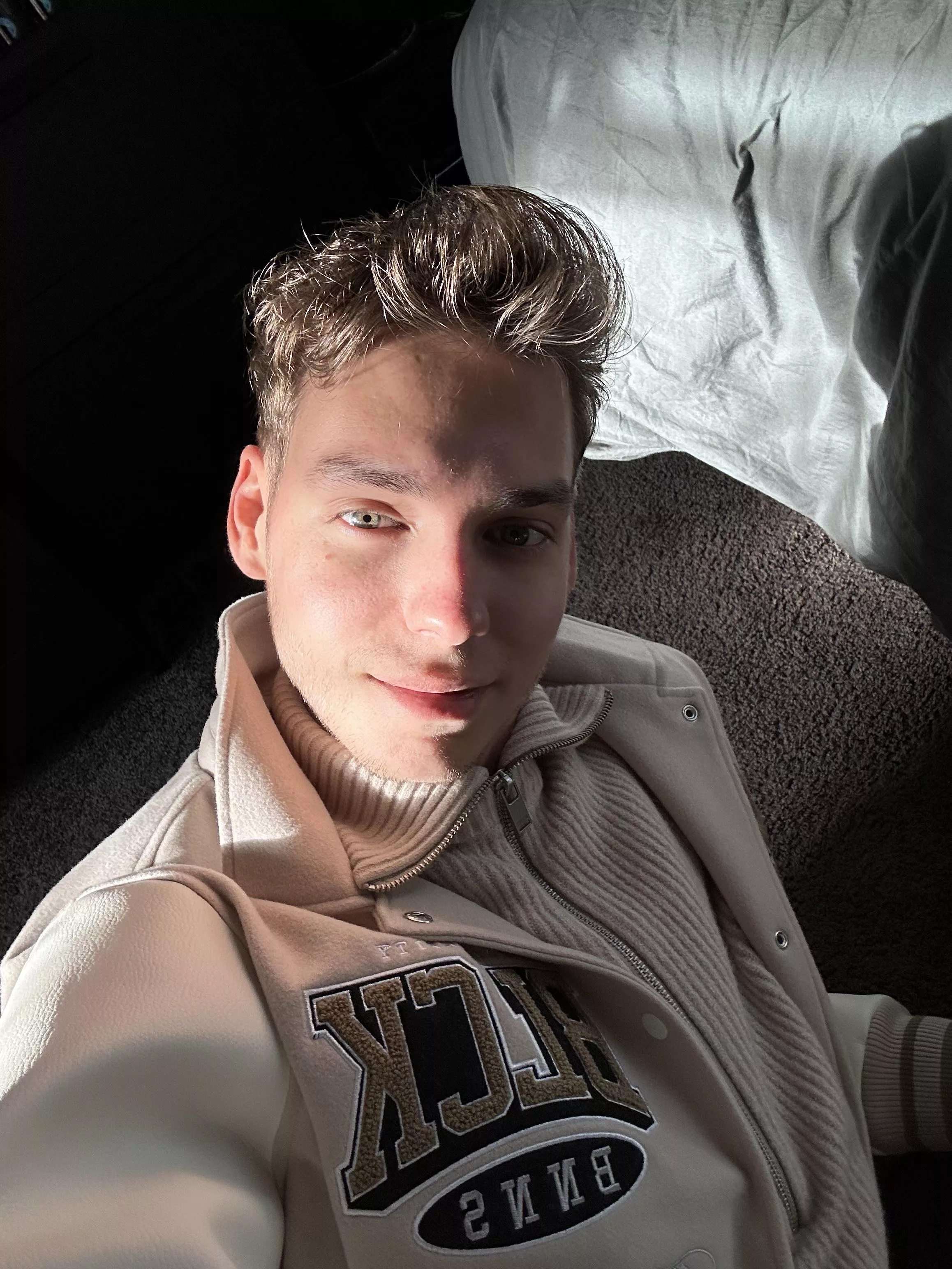 Kinda like how the sun catches my eye here Kinda like how the sun catches my eye here