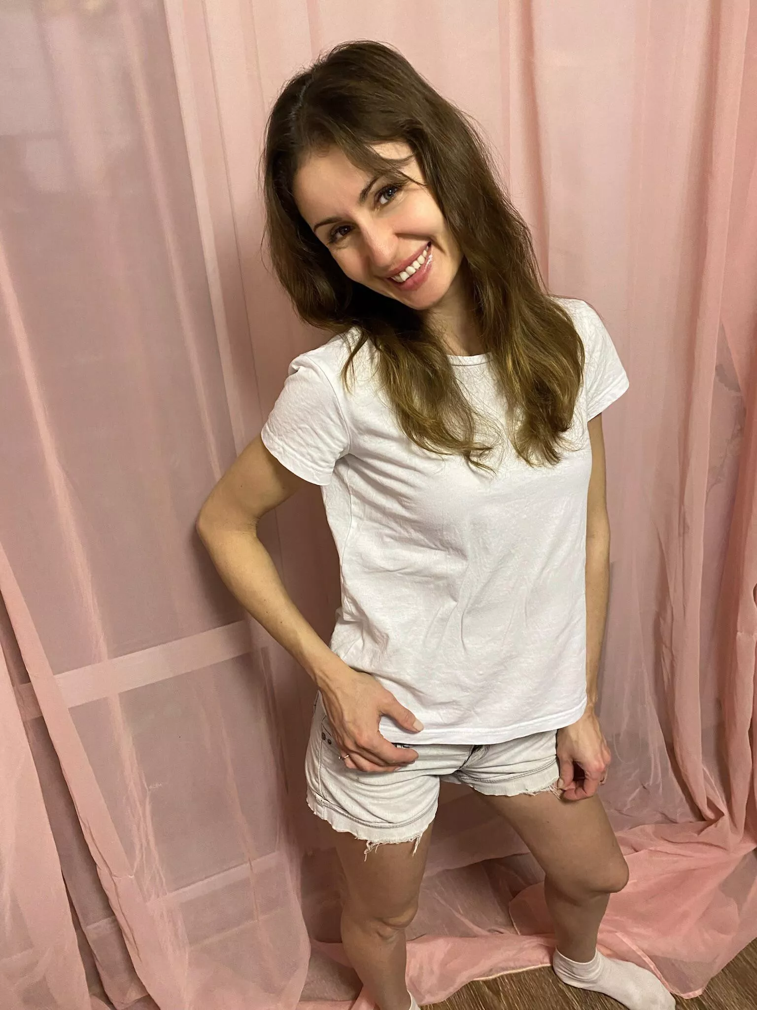 Look how white suits me. I really like him. (F30)