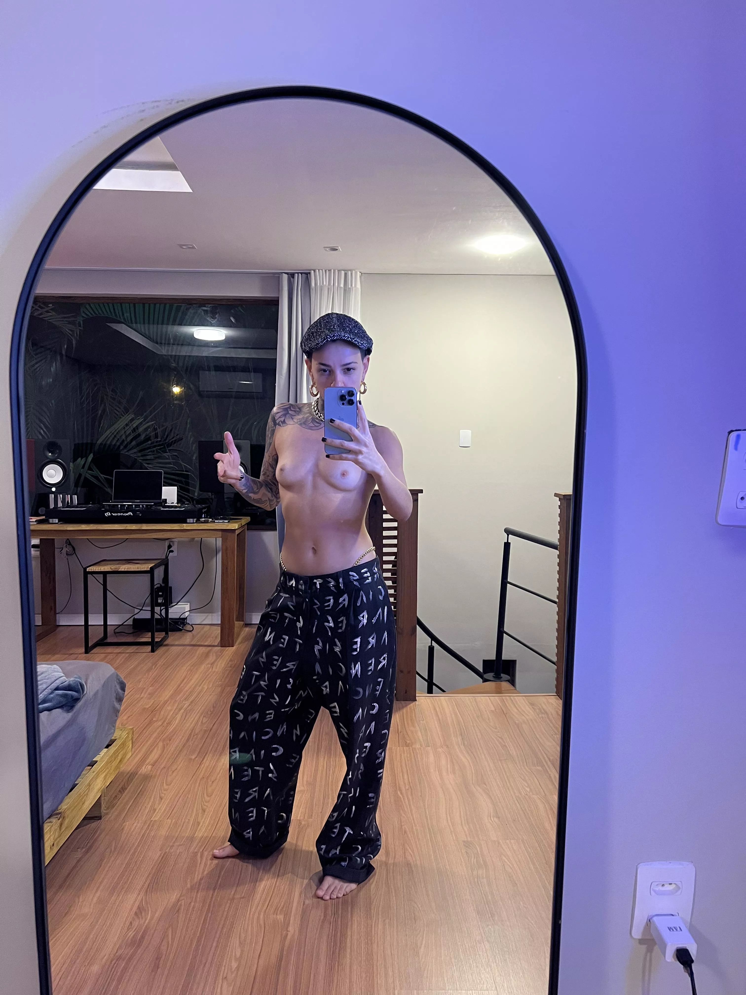 Looking for a brave people who eat ass on the first date