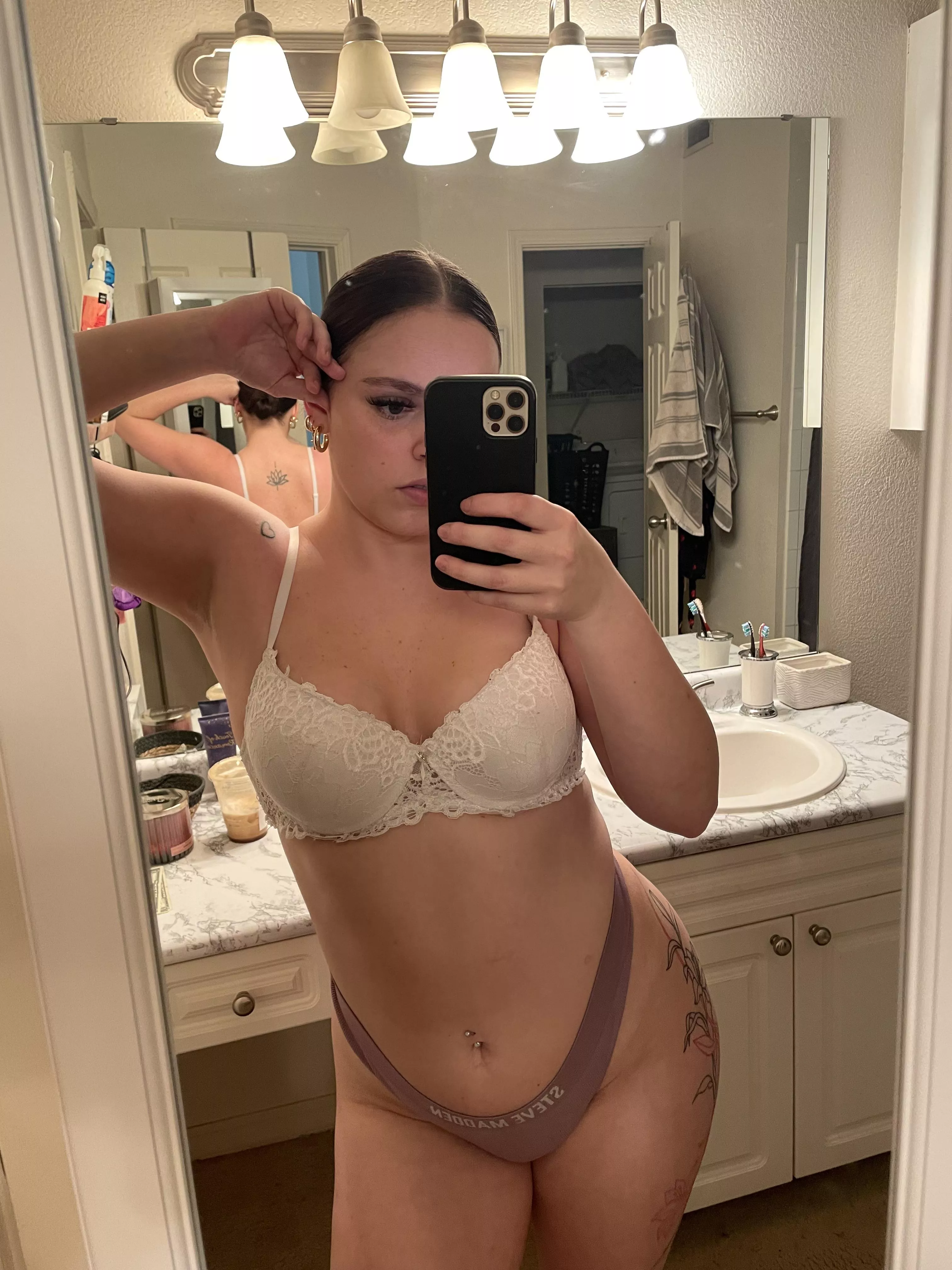 looking for fun😏😘 https://linktr.ee/daybaby99