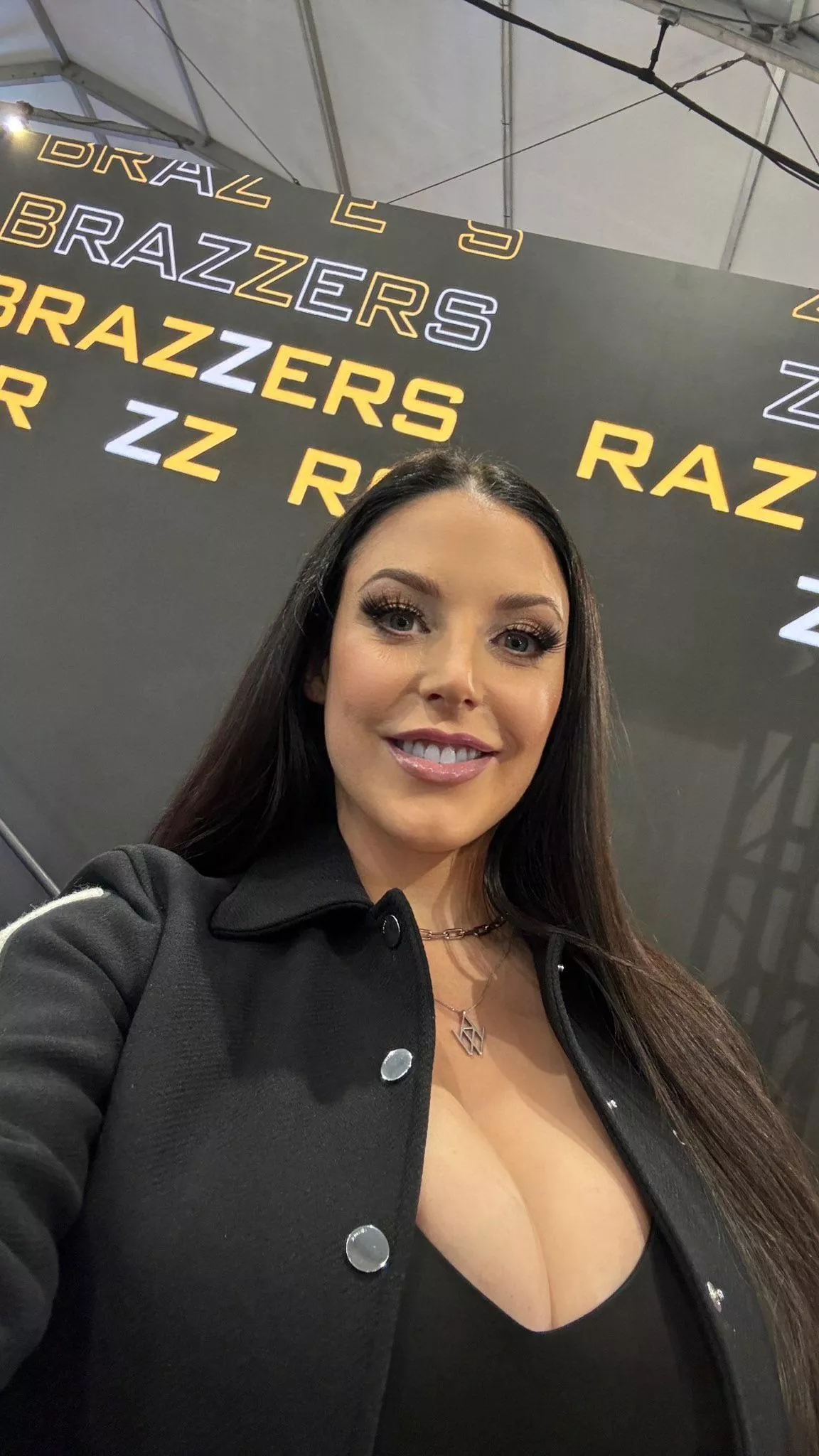 Love her dressed casual