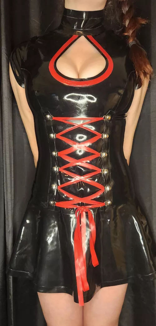 Love this black and red latex 🥰